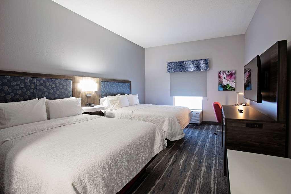 Hampton Inn Моултри Номер фото