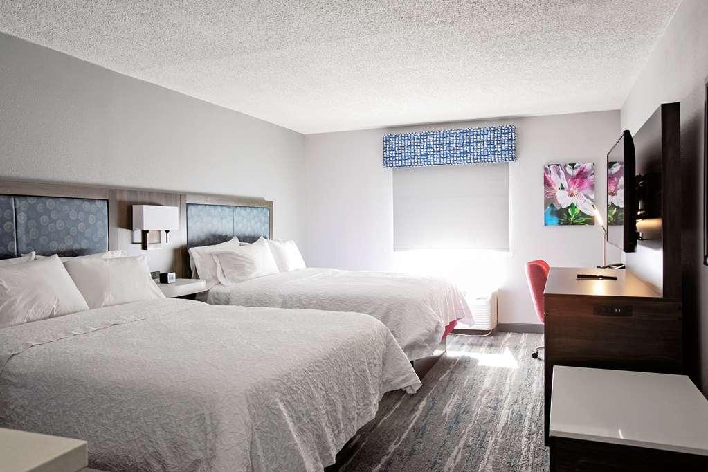 Hampton Inn Моултри Номер фото