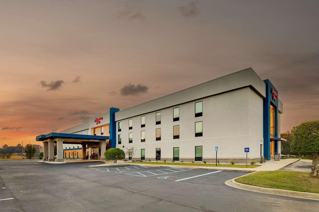 Hampton Inn Моултри Экстерьер фото