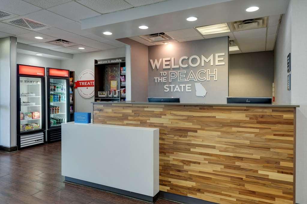 Hampton Inn Моултри Интерьер фото