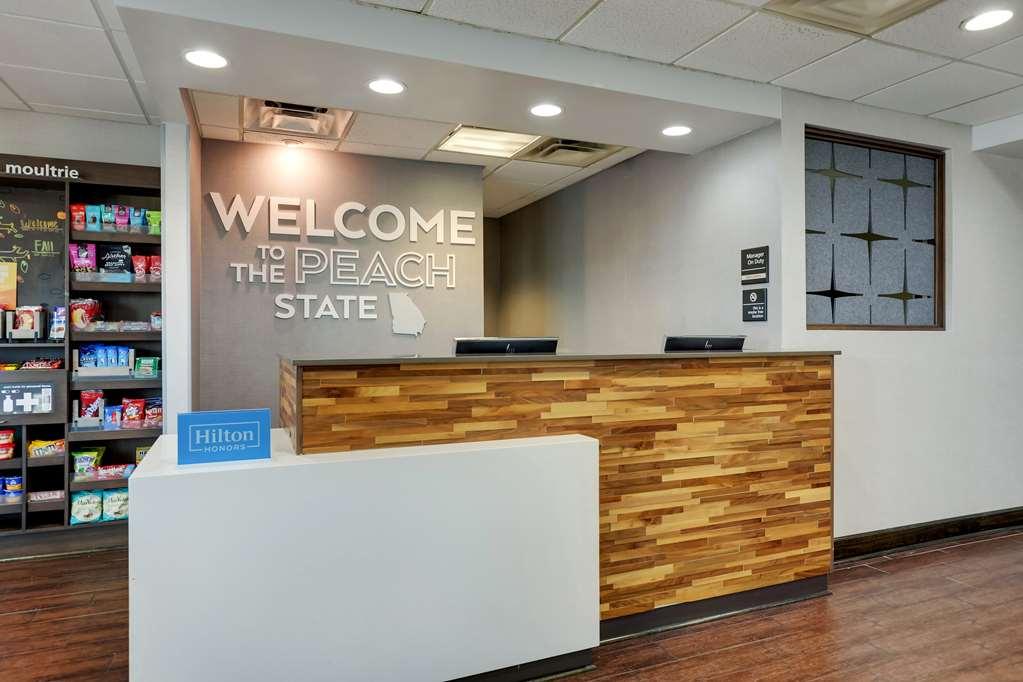 Hampton Inn Моултри Интерьер фото