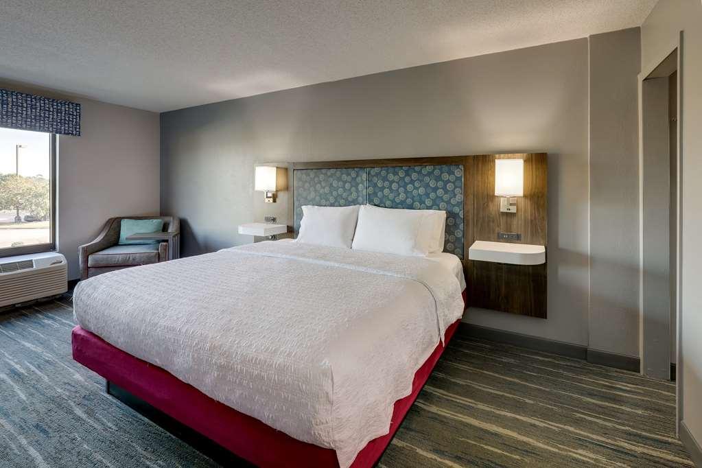 Hampton Inn Моултри Номер фото