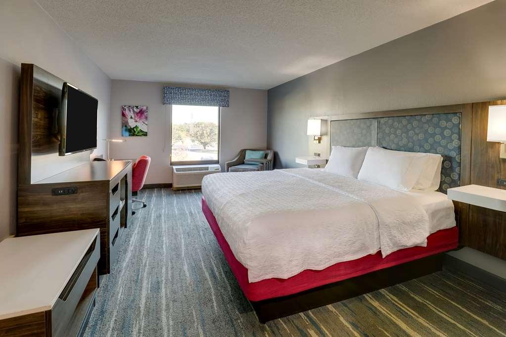 Hampton Inn Моултри Номер фото
