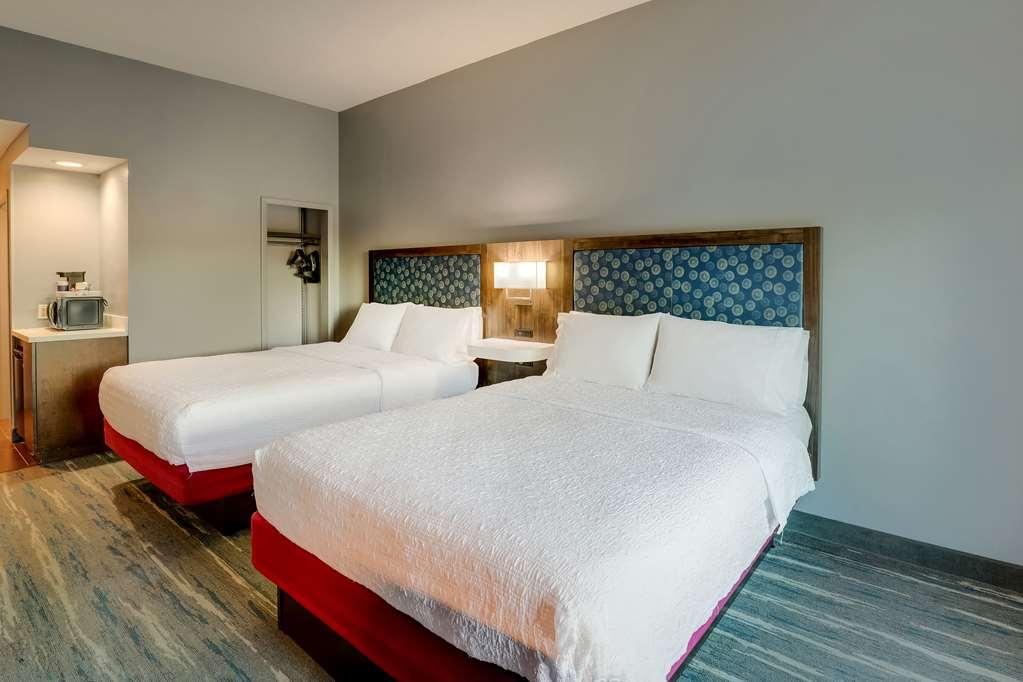 Hampton Inn Моултри Номер фото