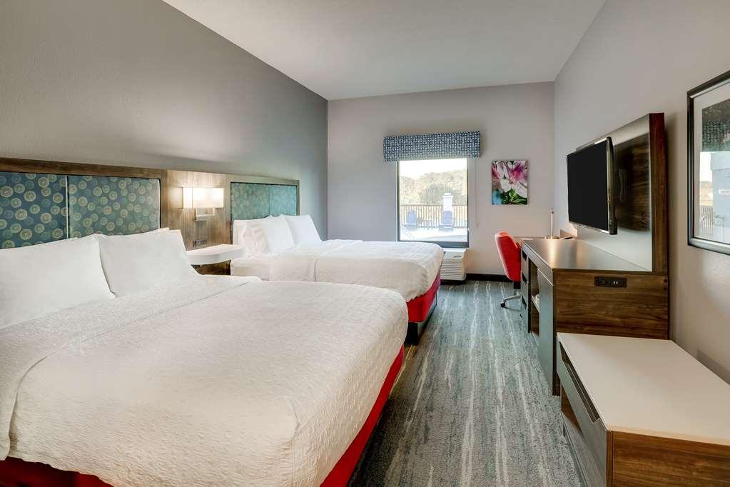 Hampton Inn Моултри Номер фото