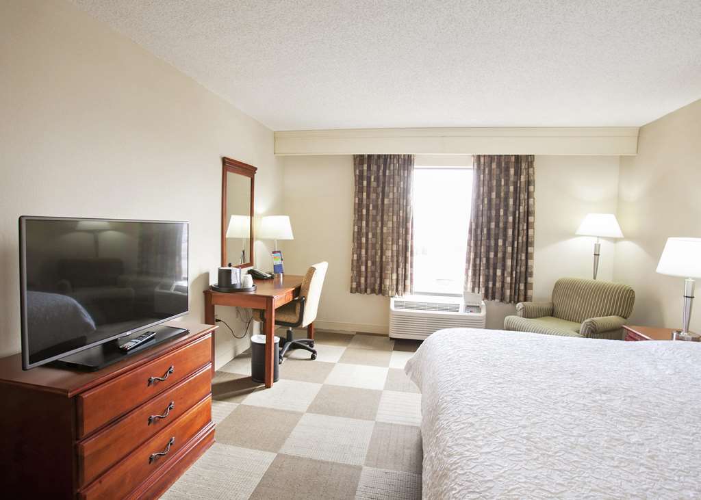 Hampton Inn Моултри Номер фото