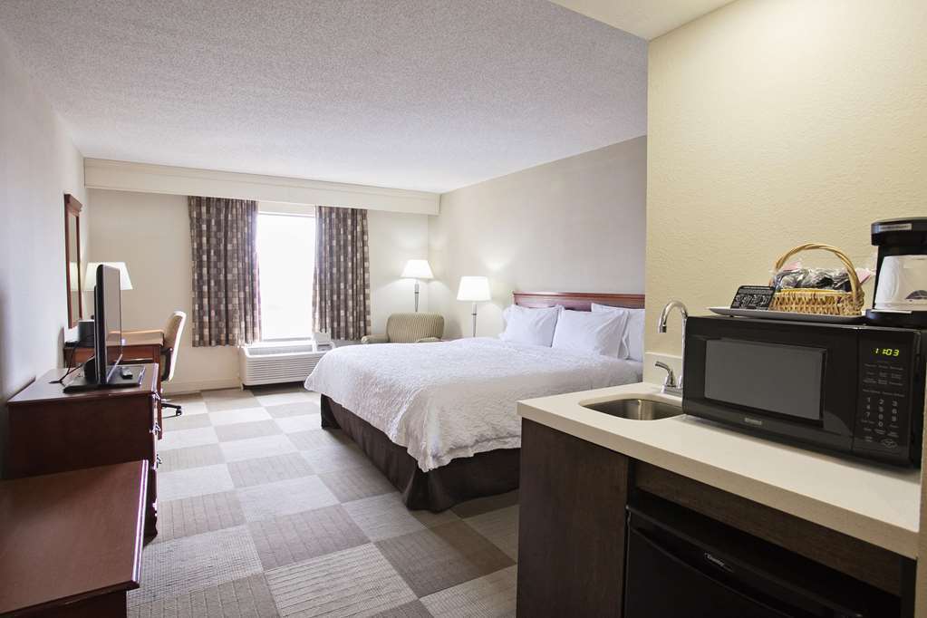 Hampton Inn Моултри Номер фото